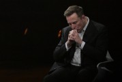 八字命盘特斯拉股价收涨超3%：特朗普无意沟通，马斯克父亲劝儿子低头