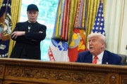 八字命盘马斯克：我进退两难